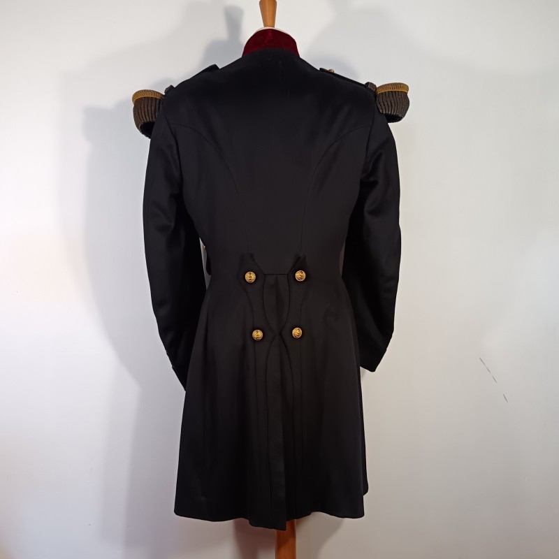 VESTE D'UNIFORME MODELE 1931 D'UN COMMANDANT OU MEDECIN PRINCIPAL DU SERVICE DE SANTE DATEE 1939 AVEC EPAULETTES