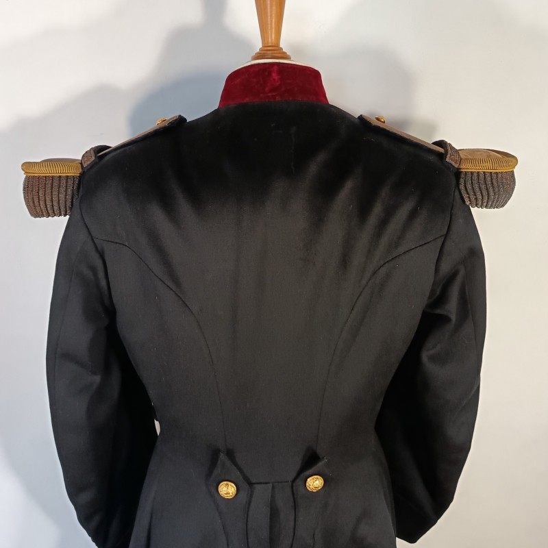 VESTE D'UNIFORME MODELE 1931 D'UN COMMANDANT OU MEDECIN PRINCIPAL DU SERVICE DE SANTE DATEE 1939 AVEC EPAULETTES