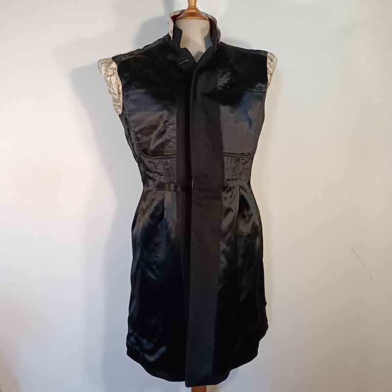 VESTE D'UNIFORME MODELE 1931 D'UN COMMANDANT OU MEDECIN PRINCIPAL DU SERVICE DE SANTE DATEE 1939 AVEC EPAULETTES
