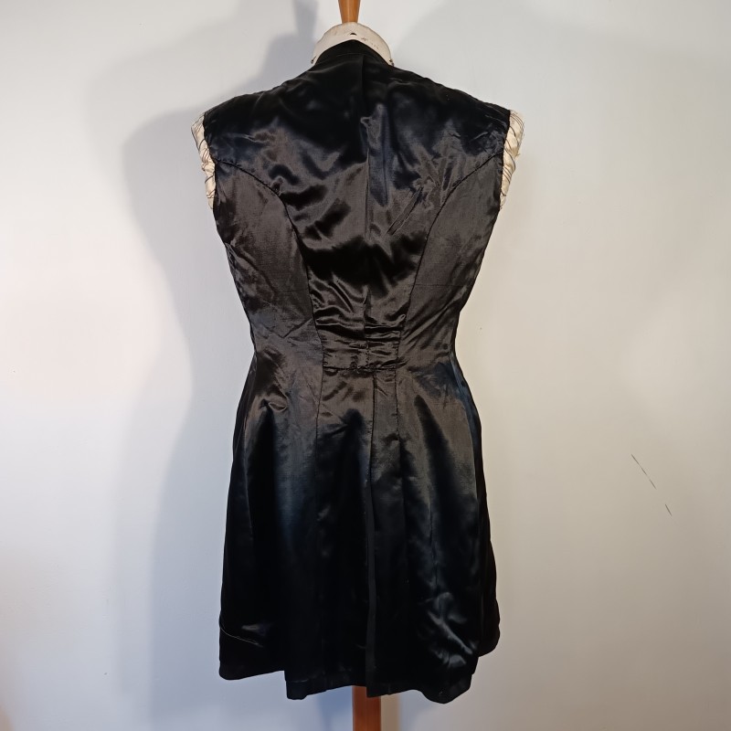 VESTE D'UNIFORME MODELE 1931 D'UN COMMANDANT OU MEDECIN PRINCIPAL DU SERVICE DE SANTE DATEE 1939 AVEC EPAULETTES