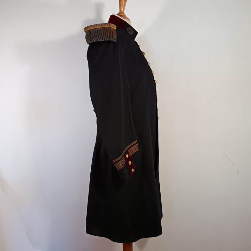 VESTE D'UNIFORME MODELE 1931 D'UN COMMANDANT OU MEDECIN PRINCIPAL DU SERVICE DE SANTE DATEE 1939 AVEC EPAULETTES