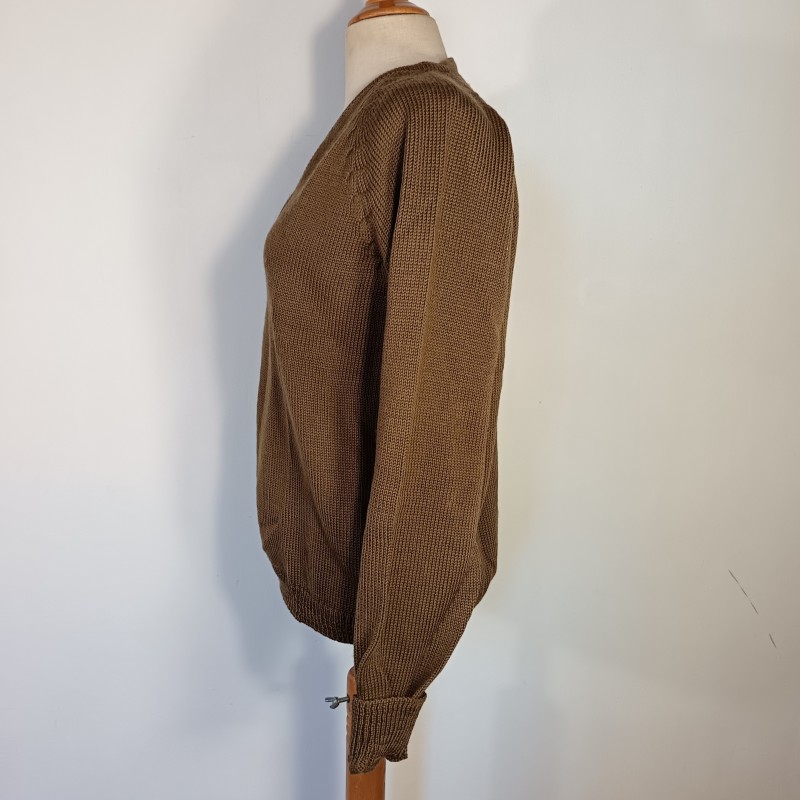 TRES BEAU PULL EN LAINE KAKI COL EN " V " PROVENANCE MAL D'OFFICIER PERIODE 1930-1940 PARFAIT ETAT