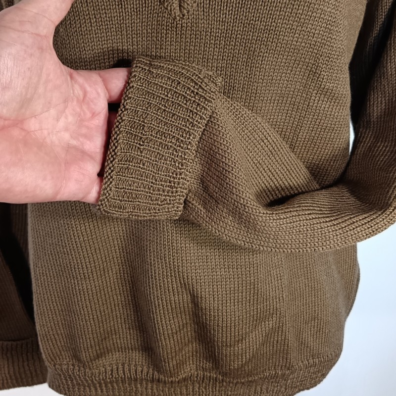 TRES BEAU PULL EN LAINE KAKI COL EN " V " PROVENANCE MAL D'OFFICIER PERIODE 1930-1940 PARFAIT ETAT