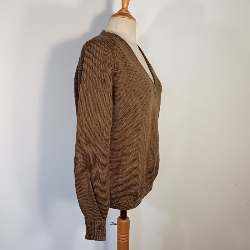 TRES BEAU PULL EN LAINE KAKI COL EN " V " PROVENANCE MAL D'OFFICIER PERIODE 1930-1940 PARFAIT ETAT