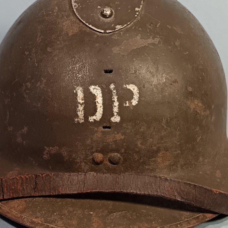 CASQUE DANS SON JUS DEFENSE PASSIVE MODELE 1926 INSIGNE DP PEINT 1939/1945 TAILLE 59