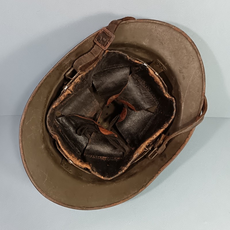 CASQUE DANS SON JUS DEFENSE PASSIVE MODELE 1926 INSIGNE DP PEINT 1939/1945 TAILLE 59