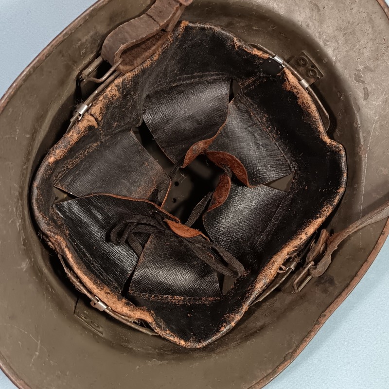 CASQUE DANS SON JUS DEFENSE PASSIVE MODELE 1926 INSIGNE DP PEINT 1939/1945 TAILLE 59