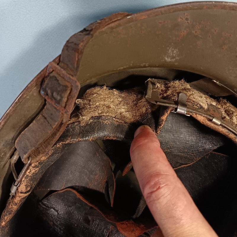 CASQUE DANS SON JUS DEFENSE PASSIVE MODELE 1926 INSIGNE DP PEINT 1939/1945 TAILLE 59