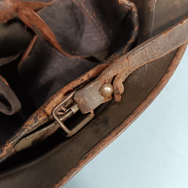 CASQUE DANS SON JUS DEFENSE PASSIVE MODELE 1926 INSIGNE DP PEINT 1939/1945 TAILLE 59