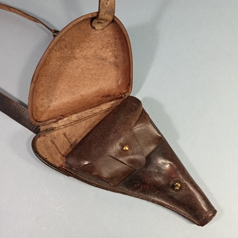 ETUI D'OFFICIER EN CUIR NOIR AVEC SON BAUDRIER POUR REVOLVER ST ETIENNE MODELE 1892 ETUI " JAMBON " CHASSEURS ET GENDARME