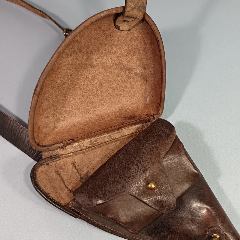 ETUI D'OFFICIER EN CUIR NOIR AVEC SON BAUDRIER POUR REVOLVER ST ETIENNE MODELE 1892 ETUI " JAMBON " CHASSEURS ET GENDARME
