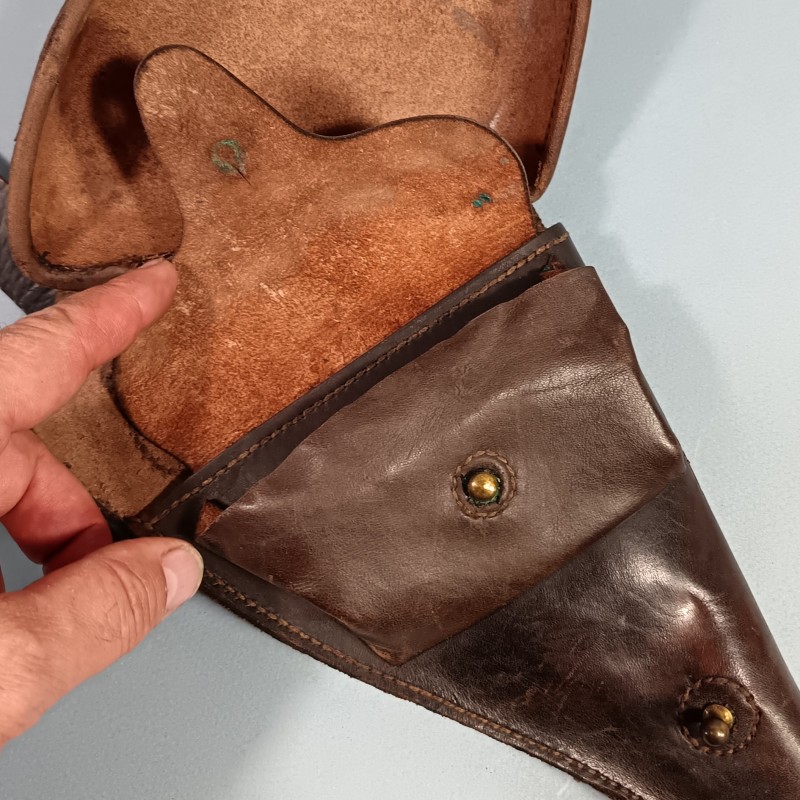 ETUI D'OFFICIER EN CUIR NOIR AVEC SON BAUDRIER POUR REVOLVER ST ETIENNE MODELE 1892 ETUI " JAMBON " CHASSEURS ET GENDARME
