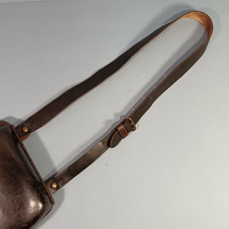 ETUI D'OFFICIER EN CUIR NOIR AVEC SON BAUDRIER POUR REVOLVER ST ETIENNE MODELE 1892 ETUI " JAMBON " CHASSEURS ET GENDARME