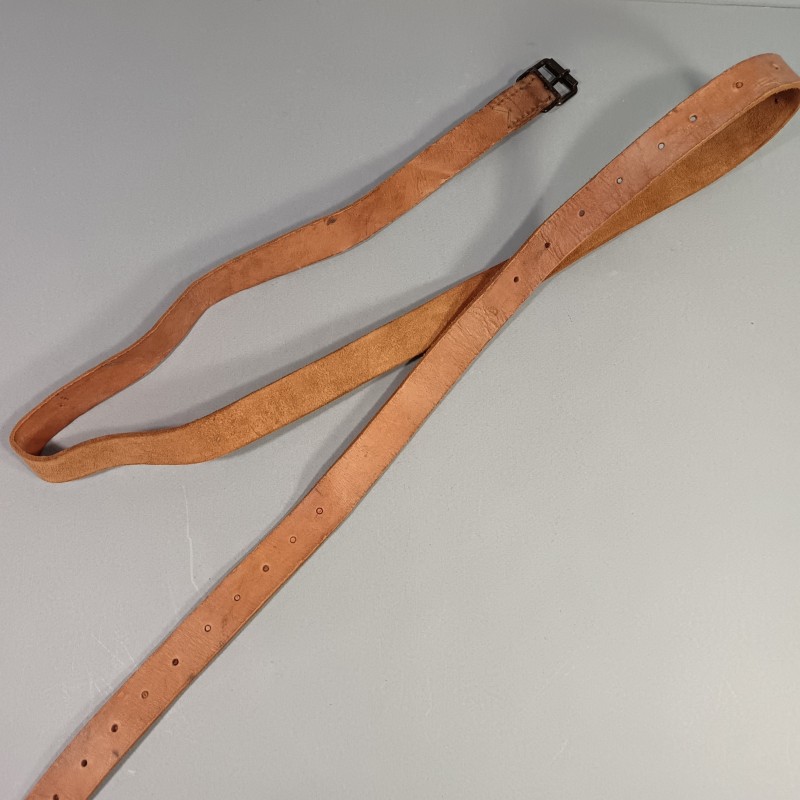 SANGLE COURROIE MODELE 1893 POUR HAVRESAC SAC A DOS ET AS DE CARREAU LONGUEUR 170 cm SERIES DE 11 ET 15 TROUS DECALES