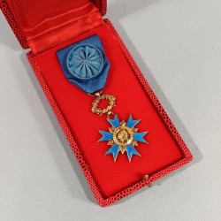 FRANCE MEDAILLE D'OFFICIER DE L'ORDRE NATIONAL DU MERITE ONM FABRICATION EN VERMEIL ARTHUS BERTRAND EN BOITE