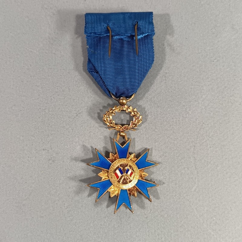 FRANCE MEDAILLE D'OFFICIER DE L'ORDRE NATIONAL DU MERITE ONM FABRICATION EN VERMEIL ARTHUS BERTRAND EN BOITE