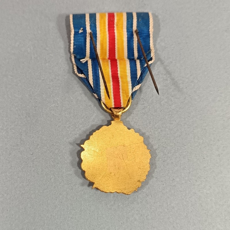FRANCE MEDAILLE DES BLESSES GUERRE 1914-1918 1939-1945 MODELE SECOND TYPE FABRICATION ANCIENNE