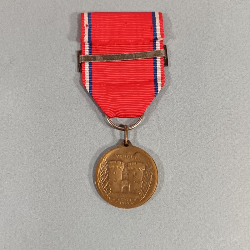 FRANCE MEDAILLE DE LA BATAILLE DE VERDUN ON NE PASSE PAS 21 FEVRIER 1916 PAR VERNIER AVEC BARRETTE VERDUN