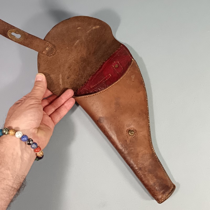 ETUI POUR GAUCHE !! EN CUIR POUR REVOLVER DE TYPE WEBLEY FABRICATION LOCALE OU TERRAIN POUR UN OFFICIER FRANCAIS