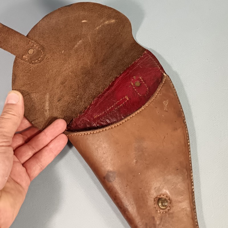 ETUI POUR GAUCHE !! EN CUIR POUR REVOLVER DE TYPE WEBLEY FABRICATION LOCALE OU TERRAIN POUR UN OFFICIER FRANCAIS