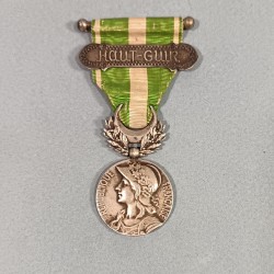 FRANCE MEDAILLE EN ARGENT DES OPERATIONS DE PACIFICATION AU MAROC 1907 ET 1912 GUERRE DU RIF AVEC BARRETTE HAUT-GUIR