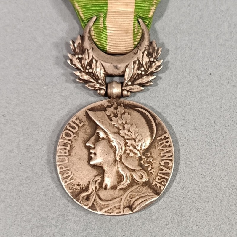 FRANCE MEDAILLE EN ARGENT DES OPERATIONS DE PACIFICATION AU MAROC 1907 ET 1912 GUERRE DU RIF AVEC BARRETTE HAUT-GUIR