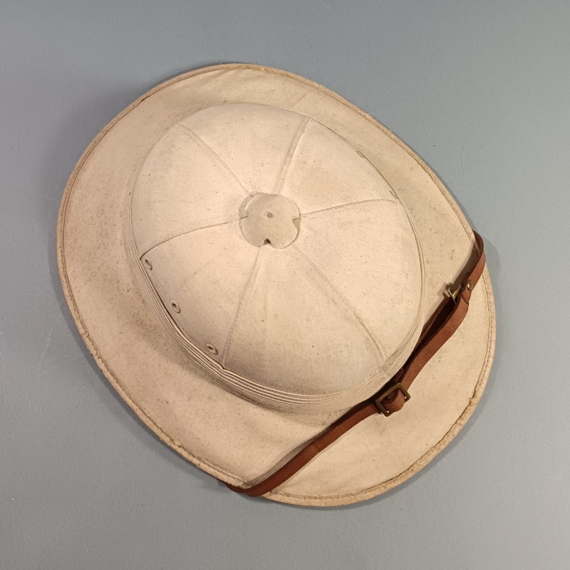 CASQUE COLONIAL FABRICATION CIVIL DES ANNEES 1940 - 1950 EN LIEGE ET TOILE BLANCHIE