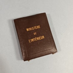 MEDAILLE D'HONNEUR DE BRONZE DU MINISTERE DE L'INTERIEUR MODELE 1903 ATTRIBUEE A UNE SECRETAIRE DE VAUVERT (30) DANS SA BOITE