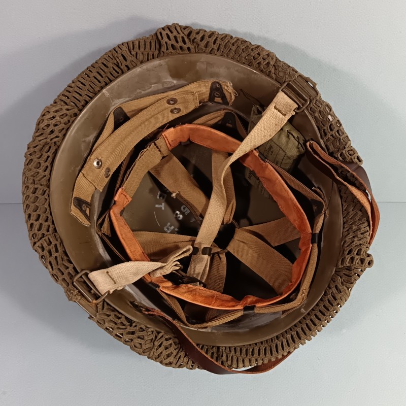 CASQUE FRANCAIS MODELE 1951 AVEC CAMOUFLAGE ET PANSEMENT LOURD ET LINER DU MEME FABRICANT CARPENTIER 1954 ET 1953