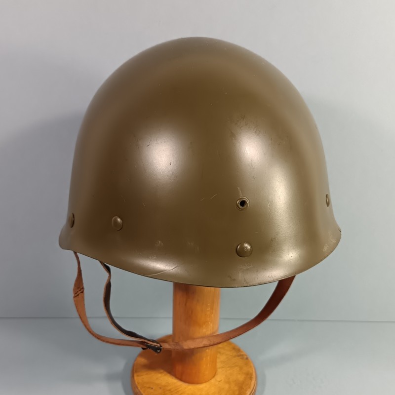 CASQUE FRANCAIS MODELE 1951 AVEC CAMOUFLAGE ET PANSEMENT LOURD ET LINER DU MEME FABRICANT CARPENTIER 1954 ET 1953