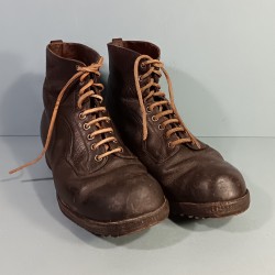 BRODEQUINS CLOUTES CHAUSSURES MILITAIRE EN CUIR MARRON POUR OFFICIERS OU SOUS OFFICIERS SOC 1939 - 1945