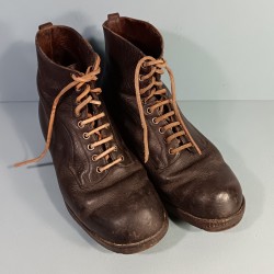 BRODEQUINS CLOUTES CHAUSSURES MILITAIRE EN CUIR MARRON POUR OFFICIERS OU SOUS OFFICIERS SOC 1939 - 1945