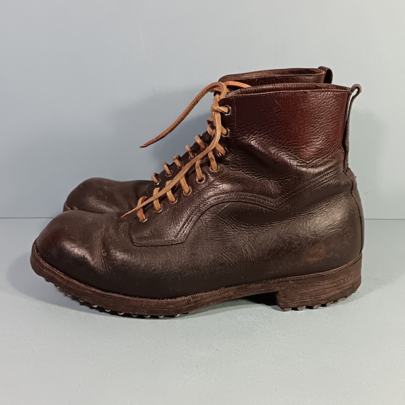 BRODEQUINS CLOUTES CHAUSSURES MILITAIRE EN CUIR MARRON POUR OFFICIERS OU SOUS OFFICIERS SOC 1939 - 1945