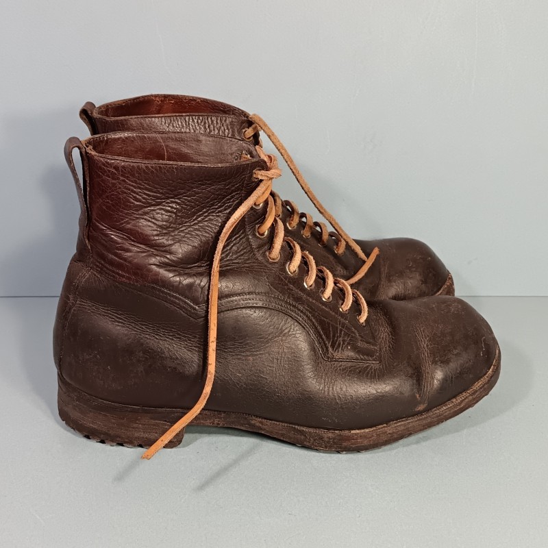 BRODEQUINS CLOUTES CHAUSSURES MILITAIRE EN CUIR MARRON POUR OFFICIERS OU SOUS OFFICIERS SOC 1939 - 1945