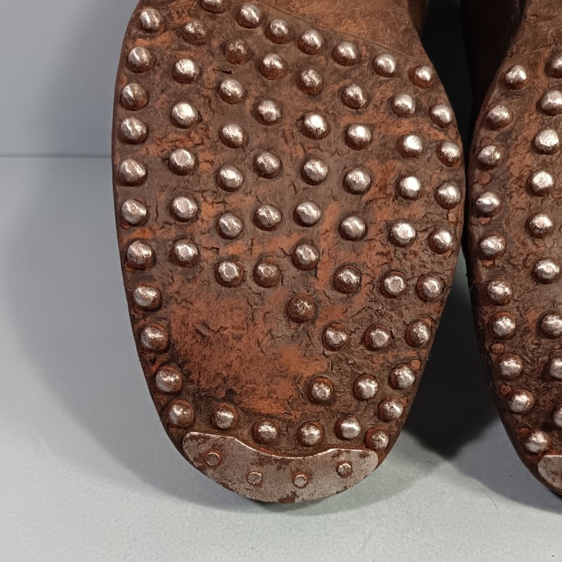 BRODEQUINS CLOUTES CHAUSSURES MILITAIRE EN CUIR MARRON POUR OFFICIERS OU SOUS OFFICIERS SOC 1939 - 1945