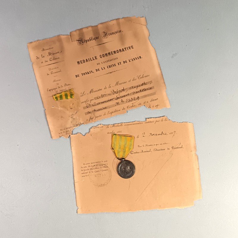 DIPLOME ET MEDAILLE DU TONKIN CHINE ANNAM POUR LA MARINE 7 BATAILLES CANONNIER SERVANT D'ARTILLERIE DE MARINE