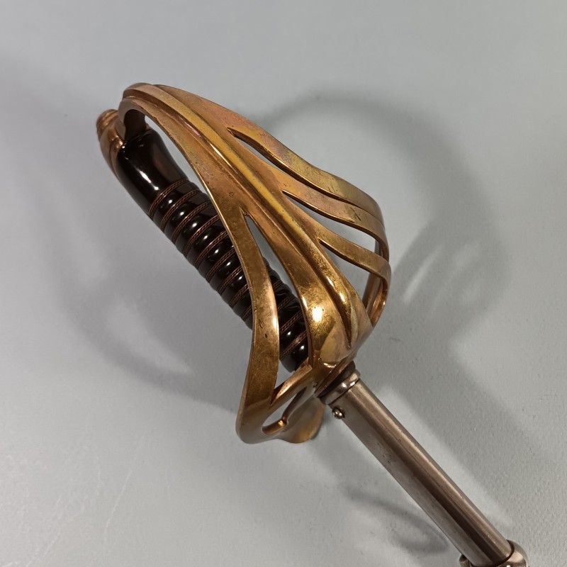 SABRE MODELE 1822 1882 FANTAISIE POUR OFFICIERS DE CAVALERIE OU ARTILLERIE MONTEE GARDE DITE DE NANCY LAME COURBE