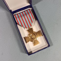 FRANCE MEDAILLE CROIX DU COMBATTANT COULEUR BRONZE DORE NEUVE DANS SA BOITE