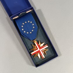 FRANCE EUROPE MEDAILLE DE LA CONFEDERATION EUROPEENNE DES ANCIENS COMBATTANTS NEUVE DANS SA BOITE