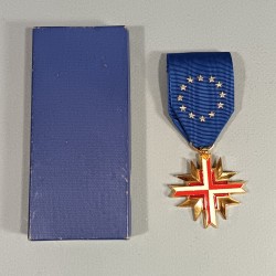 FRANCE EUROPE MEDAILLE DE LA CONFEDERATION EUROPEENNE DES ANCIENS COMBATTANTS NEUVE DANS SA BOITE