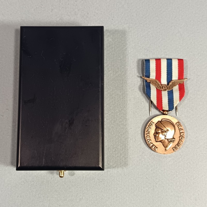 FRANCE MEDAILLE DE L'AERONAUTIQUE CLASSE BRONZE TRAVAIL HONNEUR DEVOUEMENT NEUVE EN BOITE MONNAIE DE PARIS