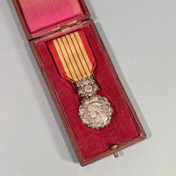 MEDAILLE D'HONNEUR DE LA DIRECTION GENERALE DES DOUANES MODELE ANCIEN EN ARGENT HONNEUR DEVOUEMENT EN BOITE