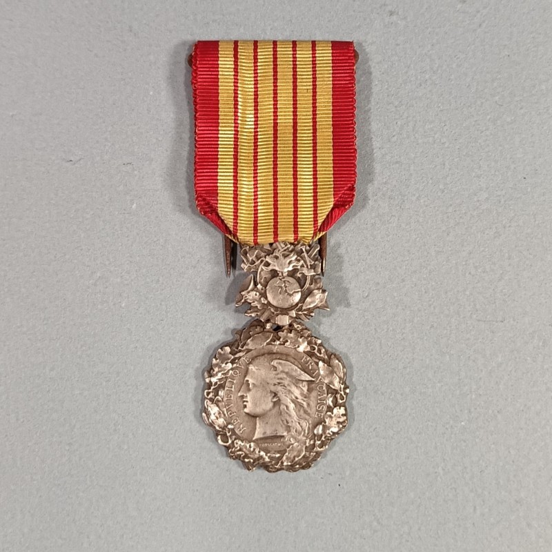 MEDAILLE D'HONNEUR DE LA DIRECTION GENERALE DES DOUANES MODELE ANCIEN EN ARGENT HONNEUR DEVOUEMENT EN BOITE