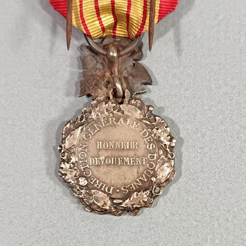 MEDAILLE D'HONNEUR DE LA DIRECTION GENERALE DES DOUANES MODELE ANCIEN EN ARGENT HONNEUR DEVOUEMENT EN BOITE