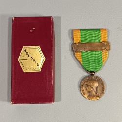 MEDAILLE DES ENGAGES VOLONTAIRES GRAVEUR A RIVET AVEC BARRETTE ENGAGE VOLONTAIRE EN BOITE CARTON