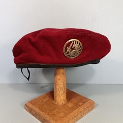 BERET ROUGE ANNEES MODELE 1947 1950 PARACHUTISTES COLONIAUX TAP INDOCHINE FABRICATION EN 3 PARTIES
