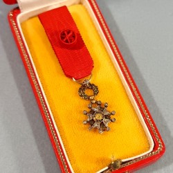 SUPERBE !! FRANCE REDUCTION DE LA MEDAILLE D'OFFICIER DE L'ORDREDE LA LEGION D'HONNEUR FABRICATION LUXE EN OR ET BRILLANTS