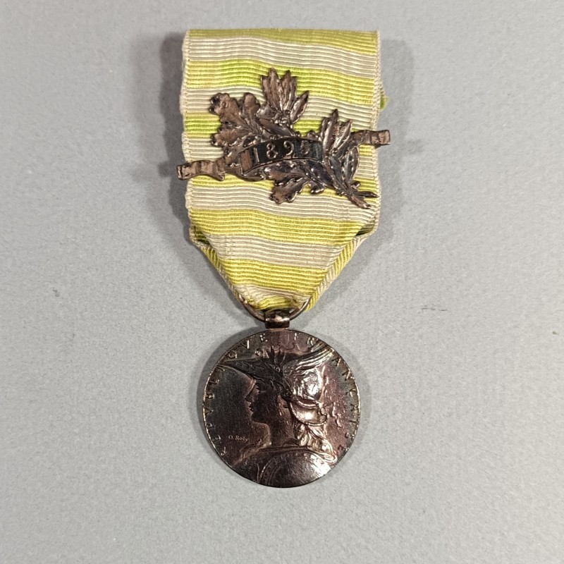 FRANCE MEDAILLE DE LA SECONDE EXPEDITION DE MADAGASCAR AVEC SA BARRETTE 1895 POUR LA CAMPAGNE DE 1894 A 1895