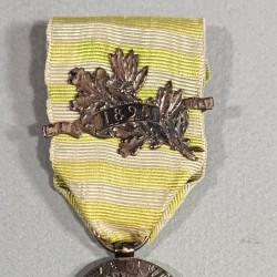 FRANCE MEDAILLE DE LA SECONDE EXPEDITION DE MADAGASCAR AVEC SA BARRETTE 1895 POUR LA CAMPAGNE DE 1894 A 1895