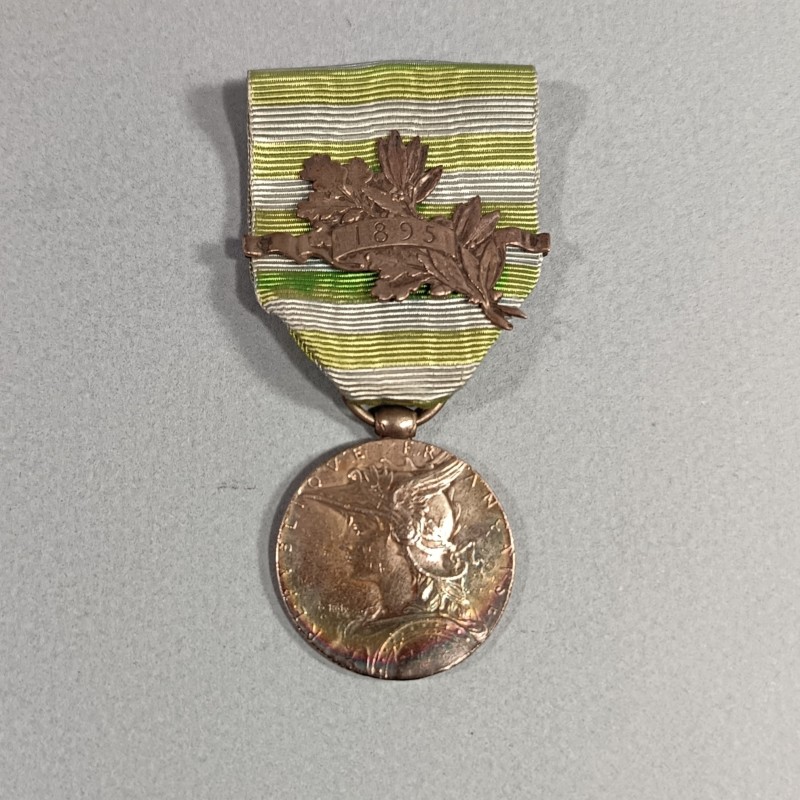 FRANCE MEDAILLE DE LA SECONDE EXPEDITION DE MADAGASCAR AVEC SA BARRETTE 1895 POUR LA CAMPAGNE DE 1894 A 1895